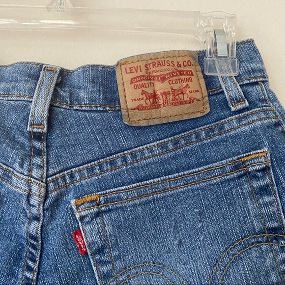 Levis 550 Relaxed Tapered Fit Cutoff Denim Jean Shorts sz 6 Distressed 10” Rise - Picture 3 of 7